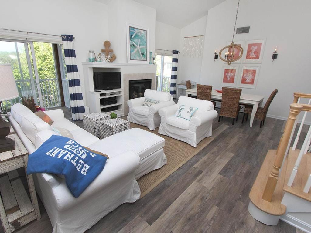 Sea Colony Pinewood - image 7