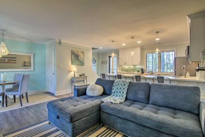 Townhome with Outdoor Shower Less Than 1 Mi to Downtown - image 10