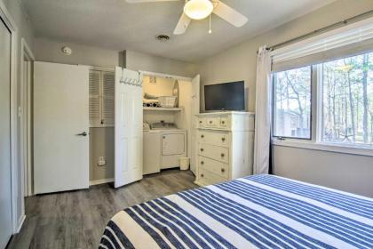 Townhome with Outdoor Shower Less Than 1 Mi to Downtown - image 14