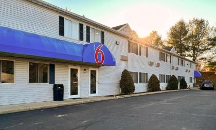 Howard Johnson by Wyndham Bethel - image 3