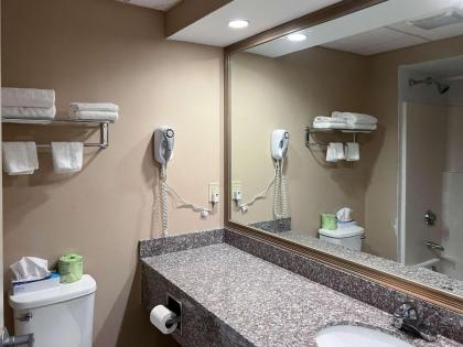 Howard Johnson by Wyndham Bethel - image 5
