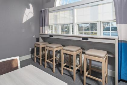 Microtel Inn & Suites by Wyndham Bethel/Danbury - image 13