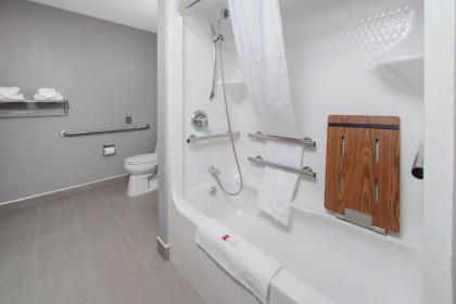 Microtel Inn & Suites by Wyndham Bethel/Danbury - image 4