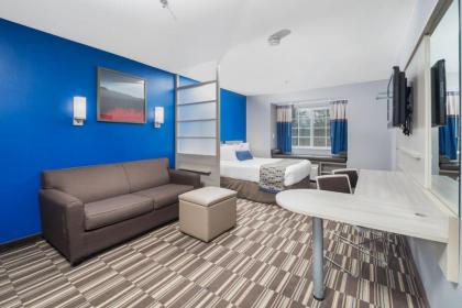 Microtel Inn & Suites by Wyndham Bethel/Danbury - image 8