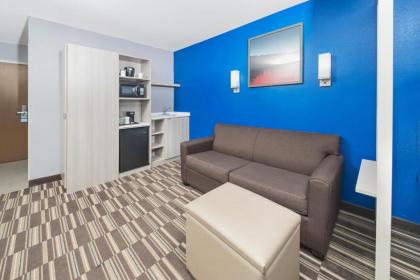 Microtel Inn & Suites by Wyndham Bethel/Danbury - image 9