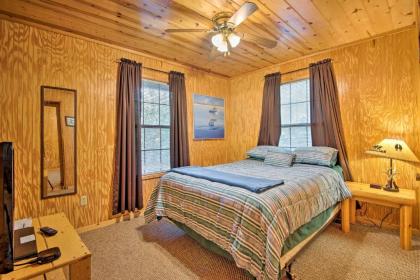Serene Broken Bow Cabin with Hot Tub and Fire Pit - image 8