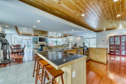 Contemporary Maine Retreat - image 14