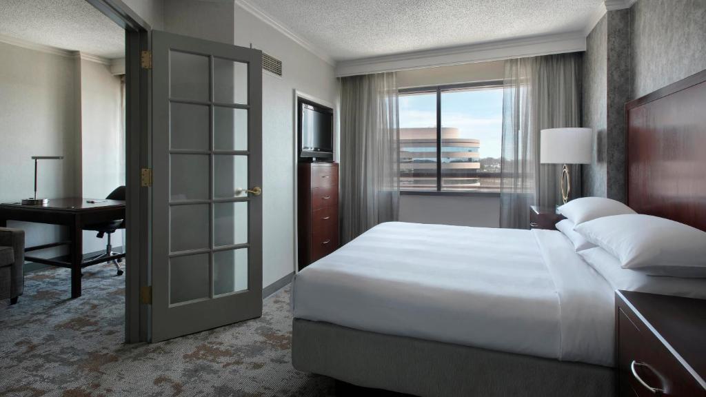 Bethesda Marriott Suites - image 3
