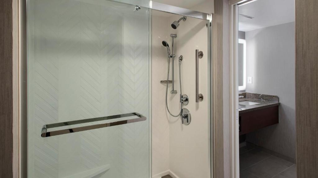 Bethesda Marriott Suites - image 4
