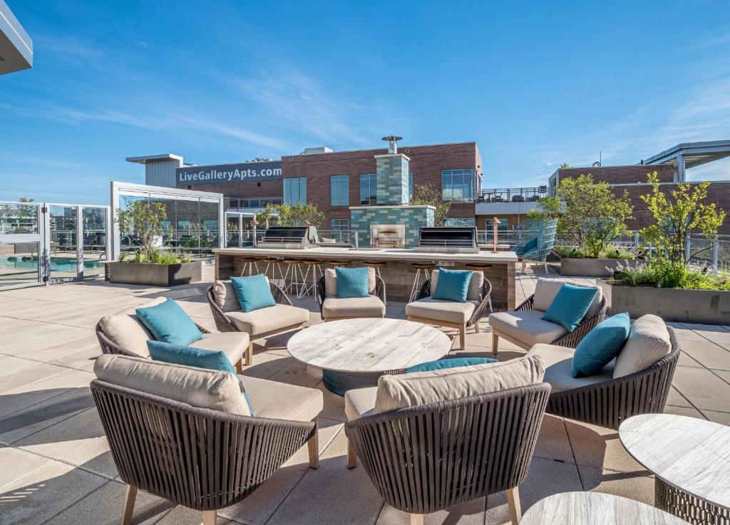 Bluebird Suites Near Chevy Chase - image 4