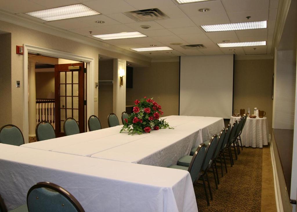 Hampton Inn & Suites Bethlehem - image 2