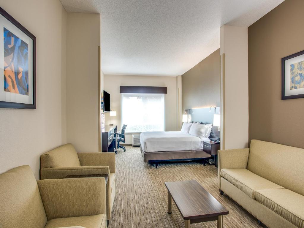 Holiday Inn Express Hotel & Suites Bethlehem an IHG Hotel - image 5