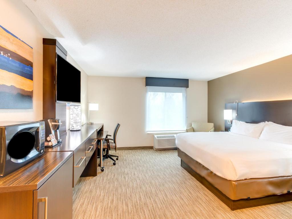 Holiday Inn Express Hotel & Suites Bethlehem an IHG Hotel - image 7