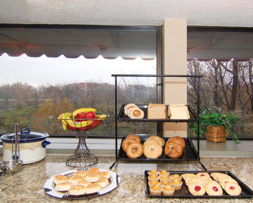 The View Inn & Suites Bethlehem / Allentown / Lehigh Airport - image 3