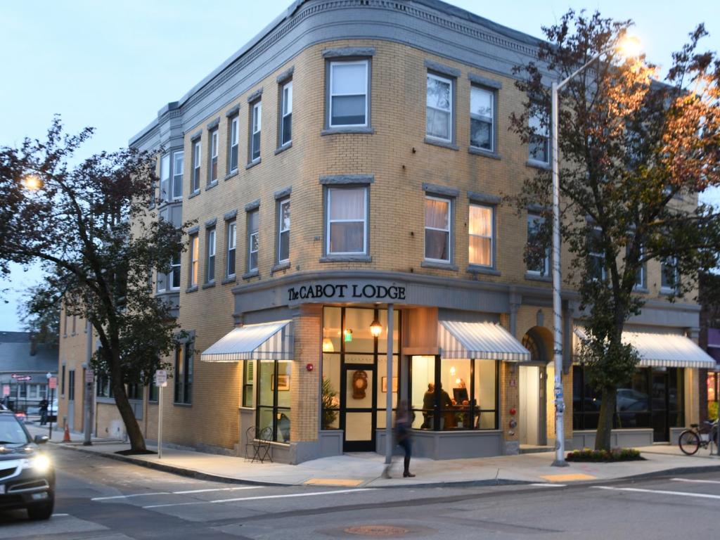 The Cabot Lodge - main image