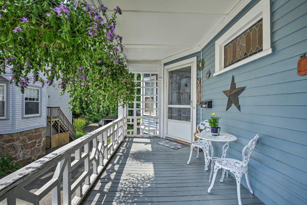 Quaint Beverly Townhome Walk to Beach and Downtown! - main image