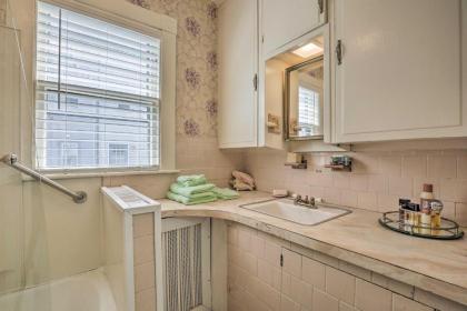Quaint Beverly Townhome Walk to Beach and Downtown! - image 12