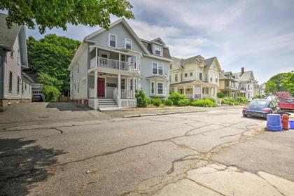 Quaint Beverly Townhome Walk to Beach and Downtown! - image 15