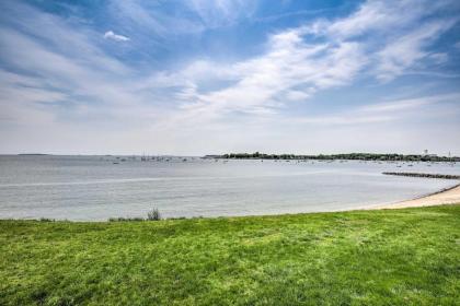 Quaint Beverly Townhome Walk to Beach and Downtown! - image 4