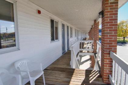 Americas Best Value Inn Biddeford - image 9