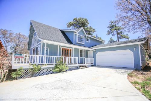 Crescenta Heights by Big Bear Cool Cabins - main image