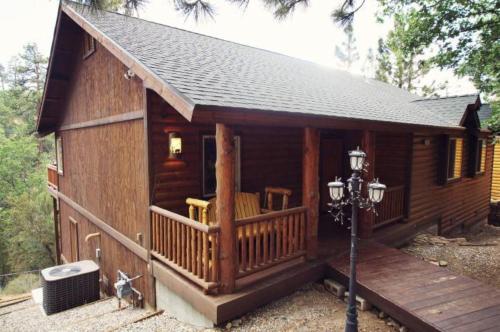 Snowy Evening Lodge - main image