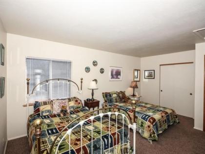 Idle Hours Inn - 1945 by Big Bear Vacations - image 14