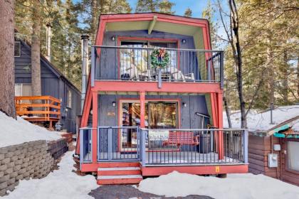 Wolf Cub Cabin   1946 by Big Bear Vacations Big Bear City