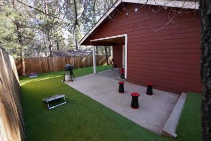 Cozy Red Cabin - image 16