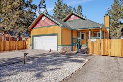 Ultra modern Retreat by Big Bear Vacations Big Bear City