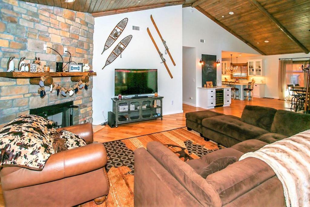 Alpine Chalet-1840 by Big Bear Vacations - main image