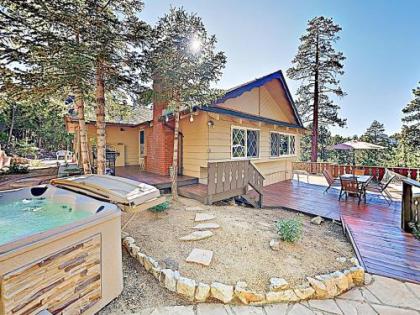 New Listing! All-Suite Forest Retreat With Hot Tub Home - image 1