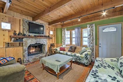 Cozy Big Bear Retreat Less Than 1 Mile to Marina and Village!