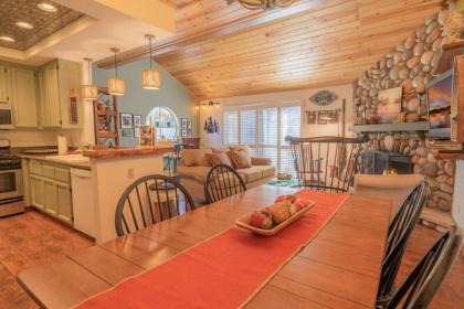 Junipine Lakefront Condo - image 13