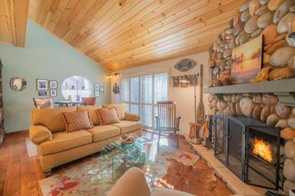 Junipine Lakefront Condo - image 9