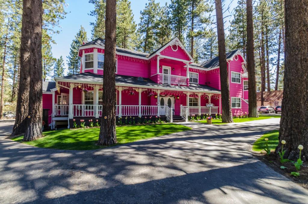 Apples Bed and Breakfast Inn - main image