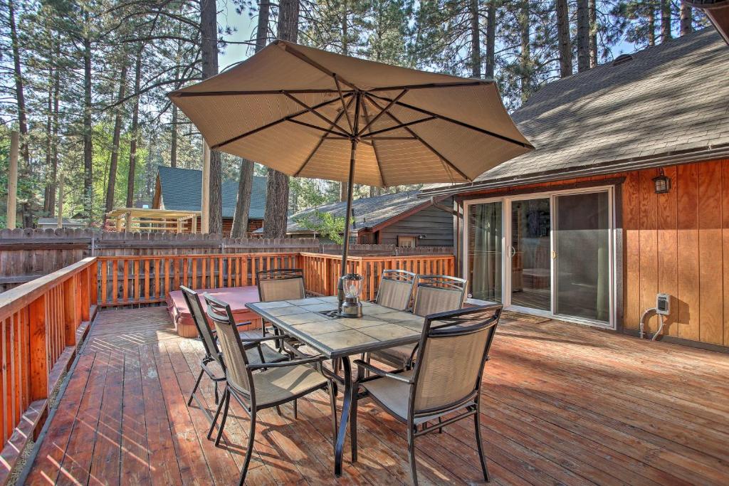 Cozy Alpine Escape with Hot Tub Less Than 1 Mile to Skiing! - image 2