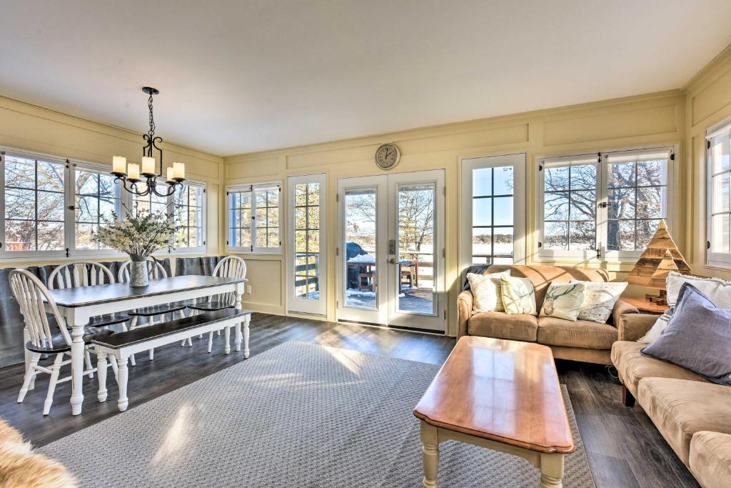 Charming Couples Cabin with Deck on Eagle Lake! - main image