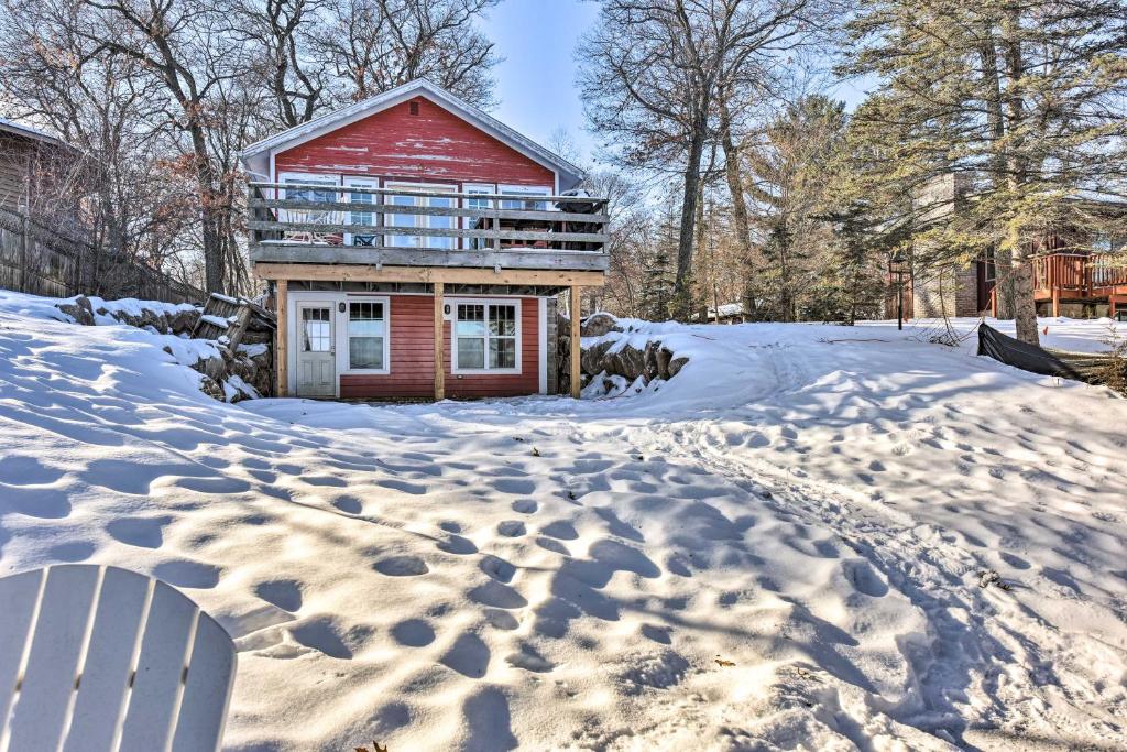 Charming Couples Cabin with Deck on Eagle Lake! - image 2