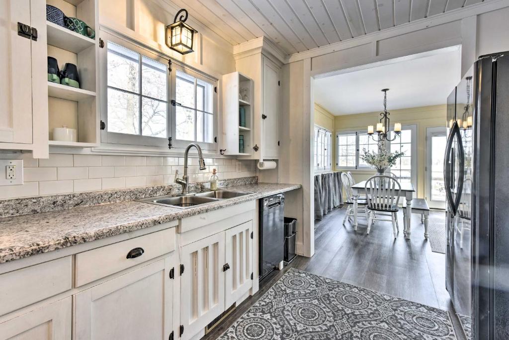 Charming Couples Cabin with Deck on Eagle Lake! - image 3