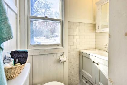 Charming Couples Cabin with Deck on Eagle Lake! - image 7