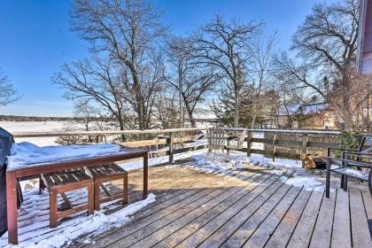 Charming Couples Cabin with Deck on Eagle Lake! - image 9