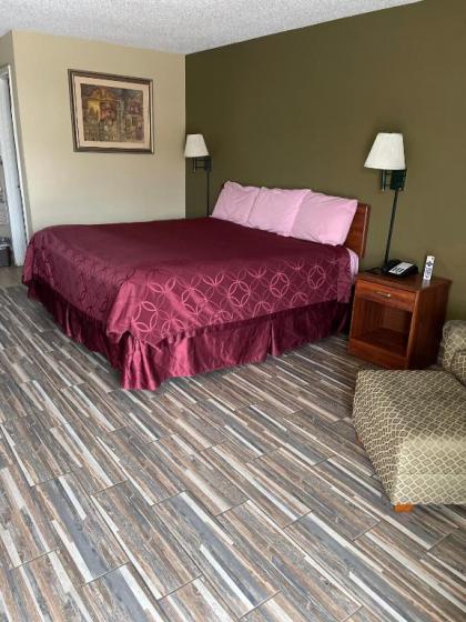 Plaza Inn - image 8