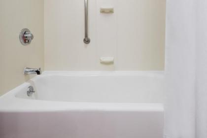 Hampton Inn Boston Bedford Burlington - image 9