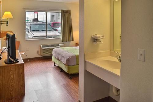 Motel 6-Billings MT - North - image 5