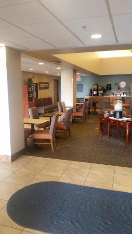 Howard Johnson by Wyndham Billings - image 4