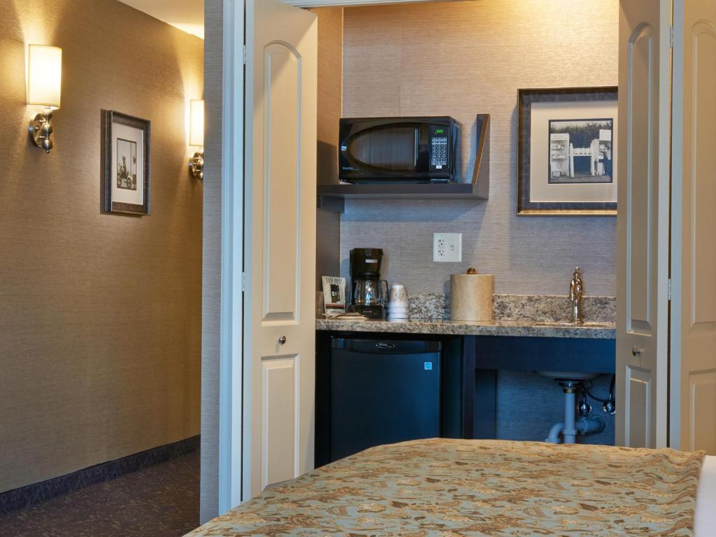 Amish View Inn & Suites - image 2