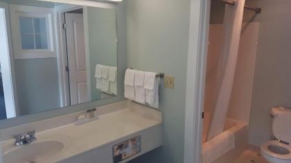 Spruce Lane Lodge and Cottages - image 5