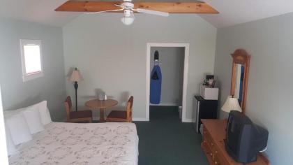 Spruce Lane Lodge and Cottages - image 8