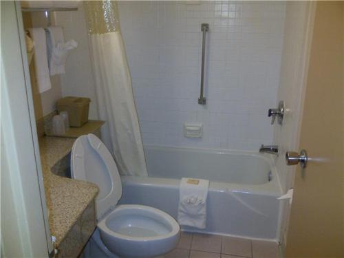 Days Inn by Wyndham Birmingham AL - image 2
